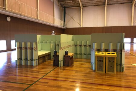 段ボールでつくる避難所　暖ダンルーム